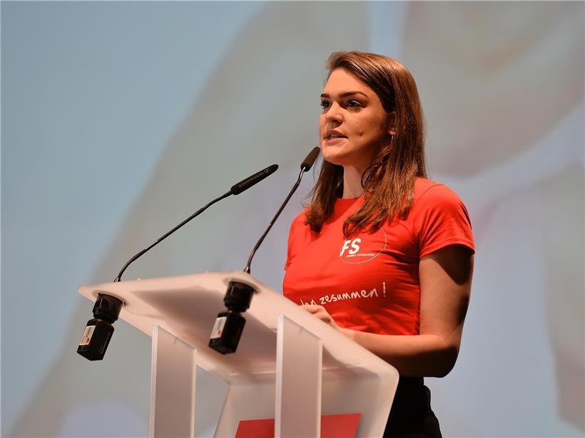 Maxime Miltgen hält Rede für Femmes Socialistes beim LSAP-Kongress 2020, sozialistische Frauenpolitik Luxemburg