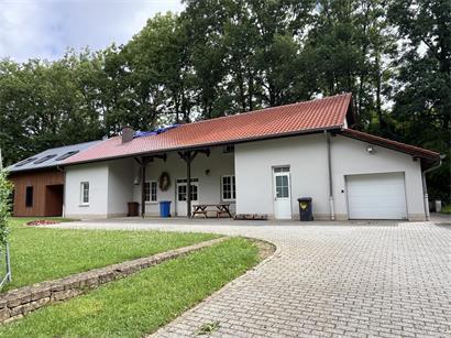 Mehr als 40 Feuerwehrleute aus Käerjeng, Petingen, Kahler und Sassenheim/Differdingen waren beim Brand im Künziger „Scoutshome“ im Einsatz