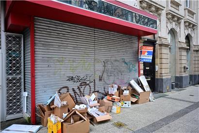Mehrere Lokale in der Alzettestraße stehen seit geraumer Zeit leer – die Leerstandssteuer soll nun die Eigentümer aktivieren