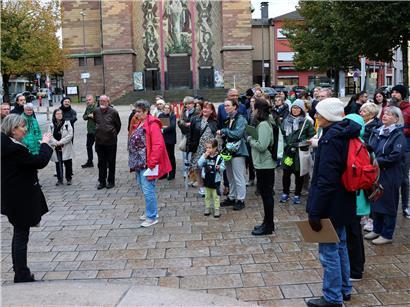 Stadt Luxemburg Mitarbeiter beim Apéri‘tour und Ideation Lab in Bonneweg zur Bürgerbeteiligung und urbanen Entwicklung