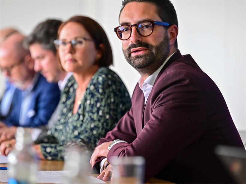 100 Kilometer Straße werden zeitweise für den „Vëlosummer 2026“ autofrei Mobilitätsministerin Yuriko Backes und Tourismusminister Eric Thill präsentieren Vëlosummer 2026 Programm auf Pressekonferenz