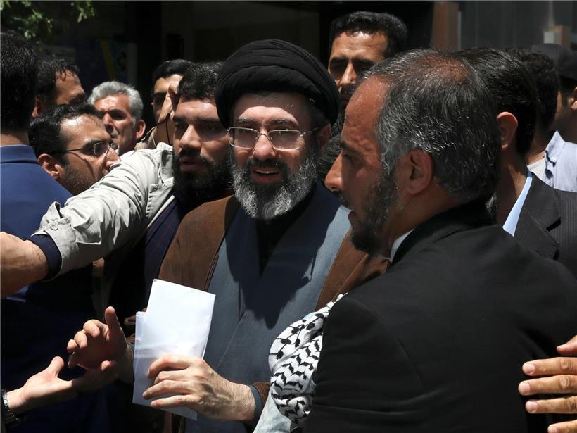 Modschtaba Chamenei, Sohn von Ajatollah Ali Chamenei, bei offizieller Ernennung als Nachfolger seines Vaters