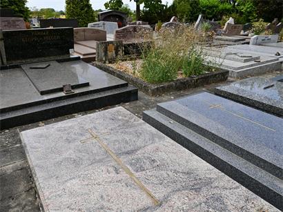 Nach einem Vorfall in Hollerich wurden auch in Bettemburg metallene Kreuze auf einem Friedhof entfernt – es bleiben die Umrisse