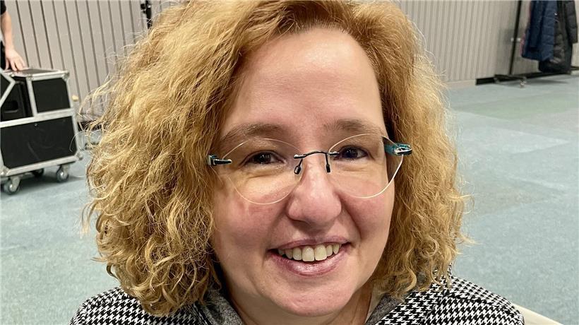 Leichtathletikstadion in Hamm sorgt weiter für Kritik an Stadt Luxemburg – Nachbarschaft appeliert an Regierung Nadine Molitor spricht über fehlende Information der Menschen aus Hamm bei öffentlicher Veranstaltung