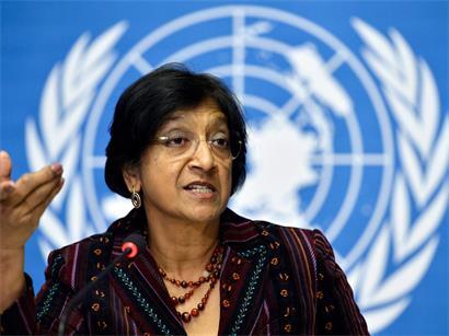 Navi Pillay bekommt die begehrte Medaille für ihren Einsatz bei der Verfolgung von Kriegsverbrechen