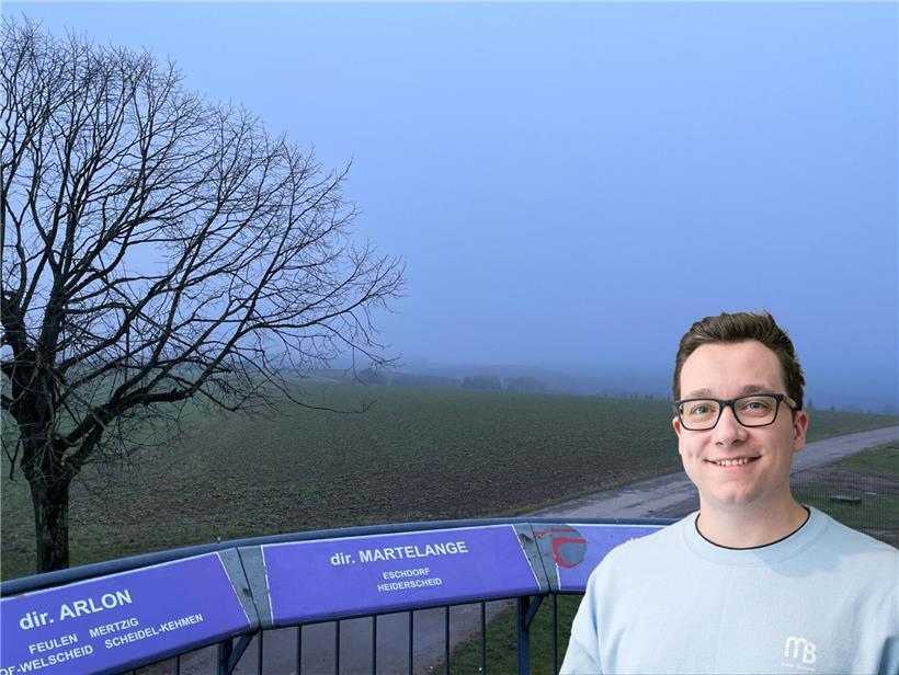 Aussichtspunkt Napoleonsbam bei Bourscheid ohne Fernsicht an einem bewölkten Sonntag