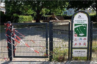 Noch sind die Spielplätze leer. Doch könnte dieses Bild bald wieder der Vergangenheit angehören. Vorausgesetzt, die Regierung traut den Bürgern so viel Verantwortung zu, auf die eigenen Kinder achtgeben zu können. 
