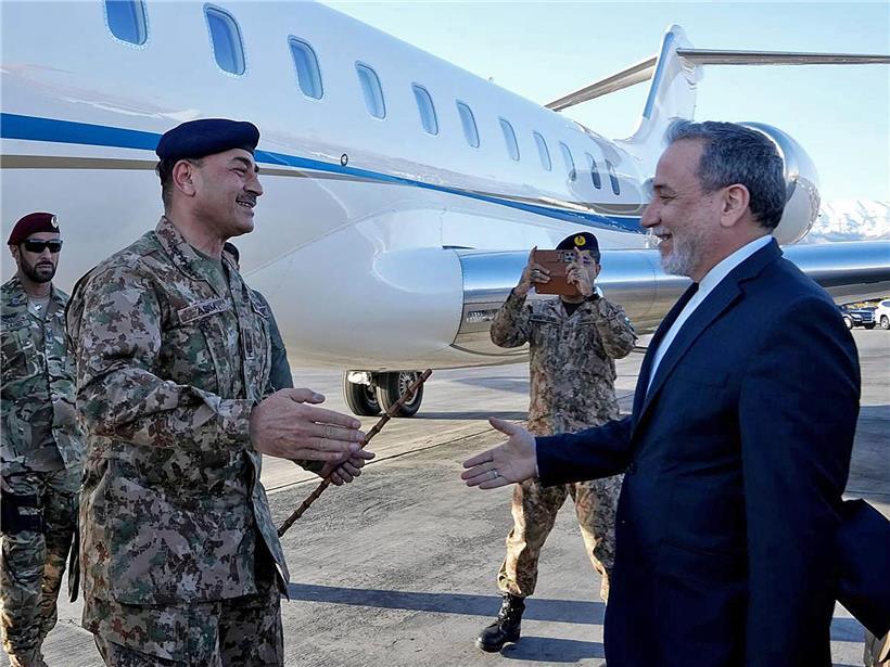 Pakistans Armeechef Asim Munir trifft iranischen Außenminister Abbas Aragtschi in Teheran für USA-Gespräche