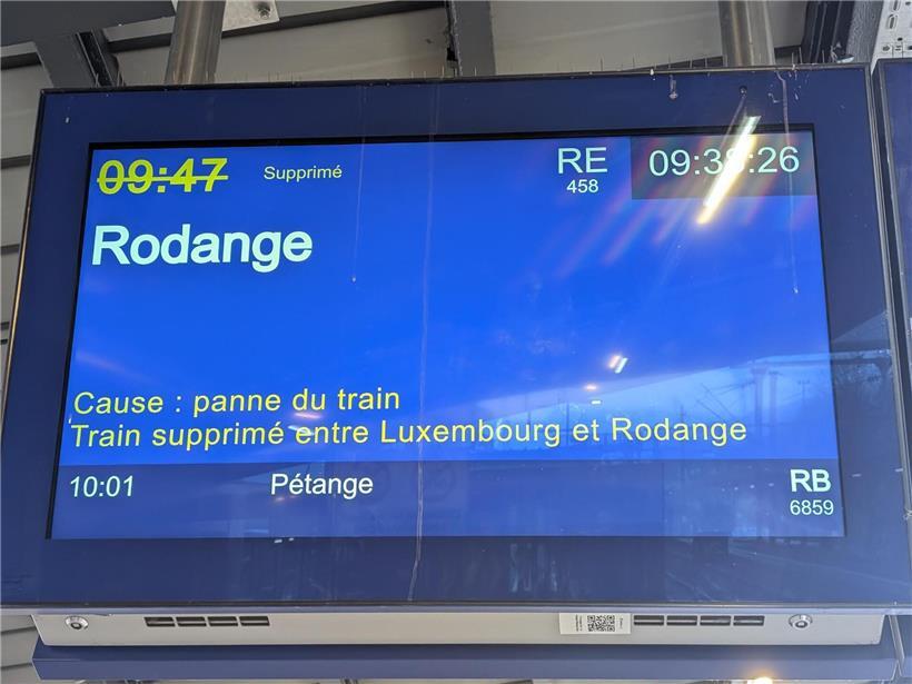 Zug mit Verspätung auf der Strecke Luxemburg-Stadt nach Rodange wegen häufiger Ausfälle und Pannen