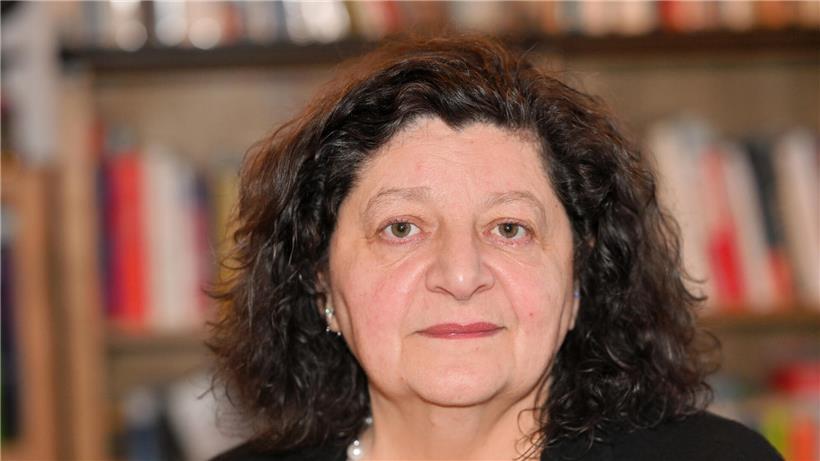 Patrizia Arendt, Sprecherin der Biergerinitiativ Gemeng Suessem, spricht bei einer öffentlichen Veranstaltung seit 2019