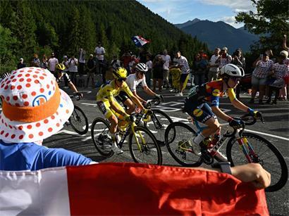 Pauline Ferrand-Prévot (in Gelb) gewann im vergangenen Jahr die Tour de France Femmes
