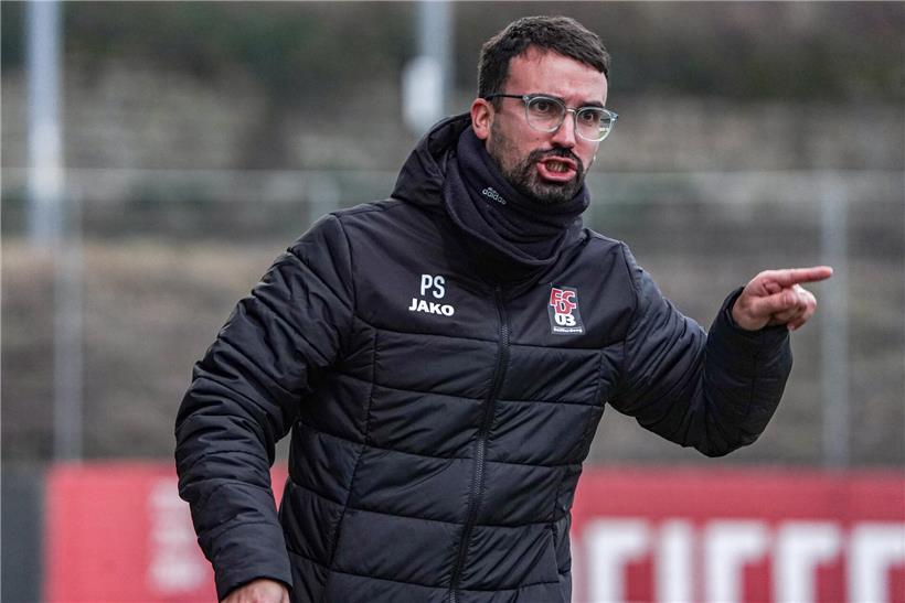 Pedro Silva übernimmt D03 Fußballteam zu Saisonbeginn in dynamischer Trainingsszene