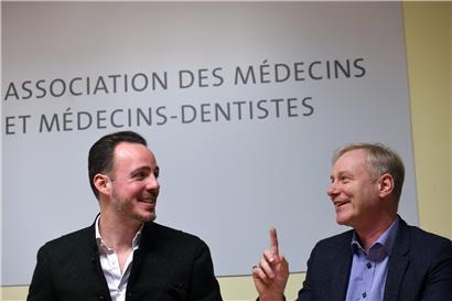 Philippe Wilmes und Alain Schmit 2018 bei Pressekonferenz der AMMD zu medizinischer Forschung