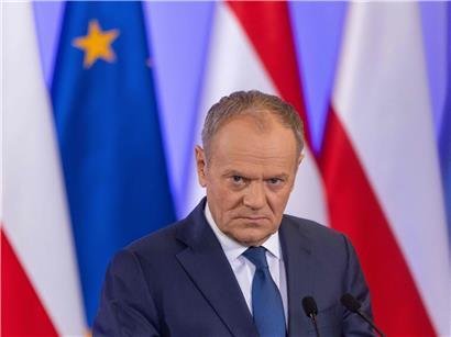 Polens Premier Donald Tusk diskutiert entschlossen gegen das Veto von Nawrocki in politischer Debatte
