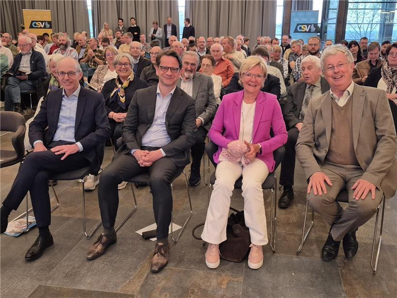 Premierminister Luc Frieden mit CSV-Politikern Laurent Zeimet, Martine Hansen und Emile Eicher aus Clerf bei offiziellem Treffen