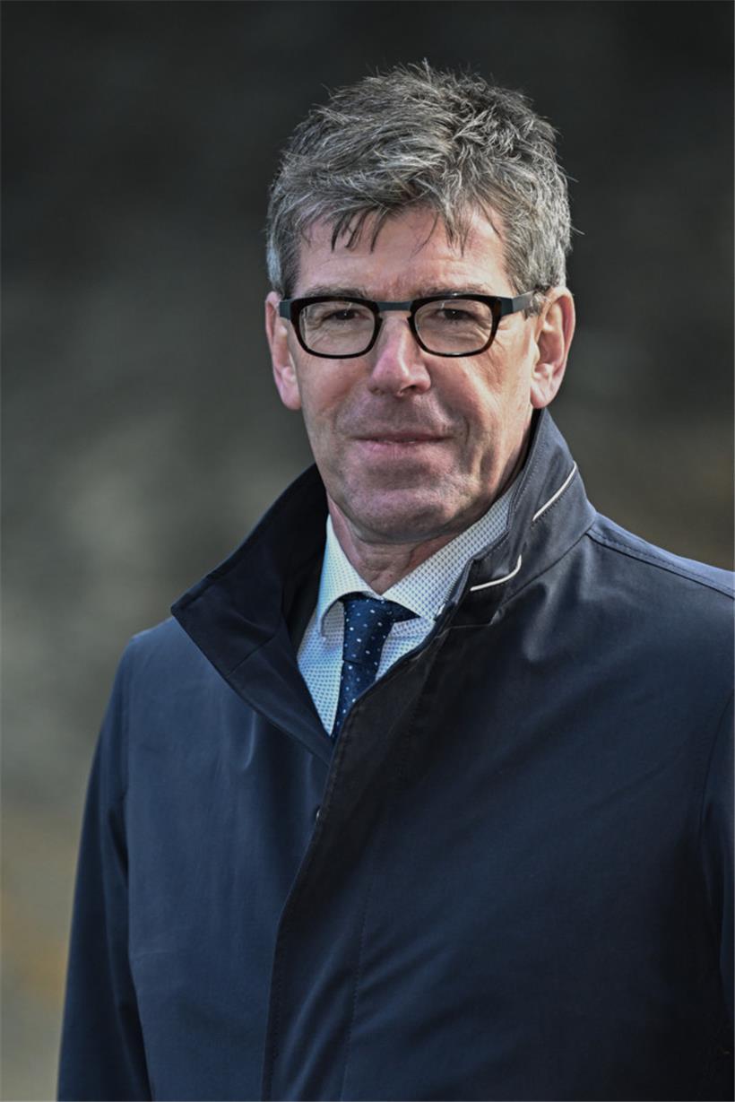 Prof. Dr. Dr. h.c. Michael Jäckel war von 2011 bis 2023 Präsident der Universität Trier. Er war und ist in mehreren bundesdeutschen Gremien, die sich mit der Digitalisierung des Hochschulwesens befassen, engagiert. Seit Mai 2024 ist er Sprecher des Leitungsgremiums des Virtuellen Campus Rheinland-Pfalz (www.vcrp.de). Der VCRP wurde im Jahr 2000 gegründet und feiert in…
