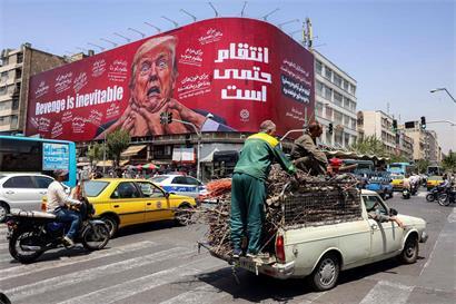 Propaganda-Plakat des Mullah-Regimes an einer belebten Kreuzung in Teheran: Die iranische Führung schreckt vor nichts zurück, um an der Macht zu bleiben