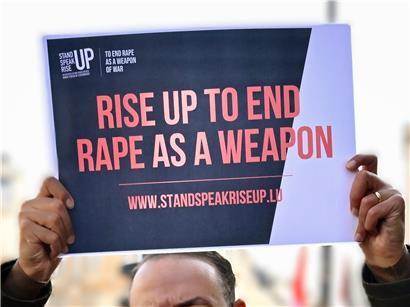 Protest gegen Vergewaltigung als Kriegswaffe bei der „marche féministe“ 2026 in Luxemburg-Stadt