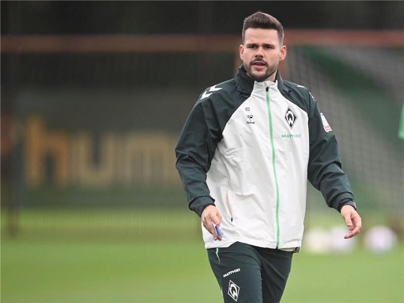 Raphael Duarte in SV Elversberg Trikot beim Wechsel zum Fußballclub Werder Bremen im Sommer