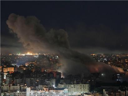 Rauchwolken steigen nach israelischem Luftangriff über den Dahija-Vororten von Beirut auf