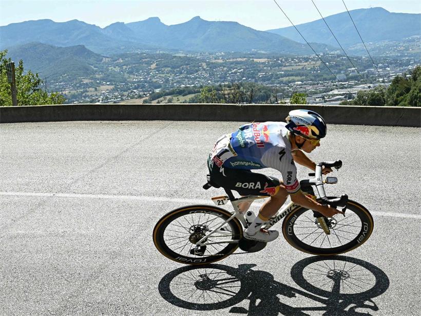 Remco Evenepoel gönnt sich auch mal Nutelle, weil es scheinbar Kraft in die Beine gibt