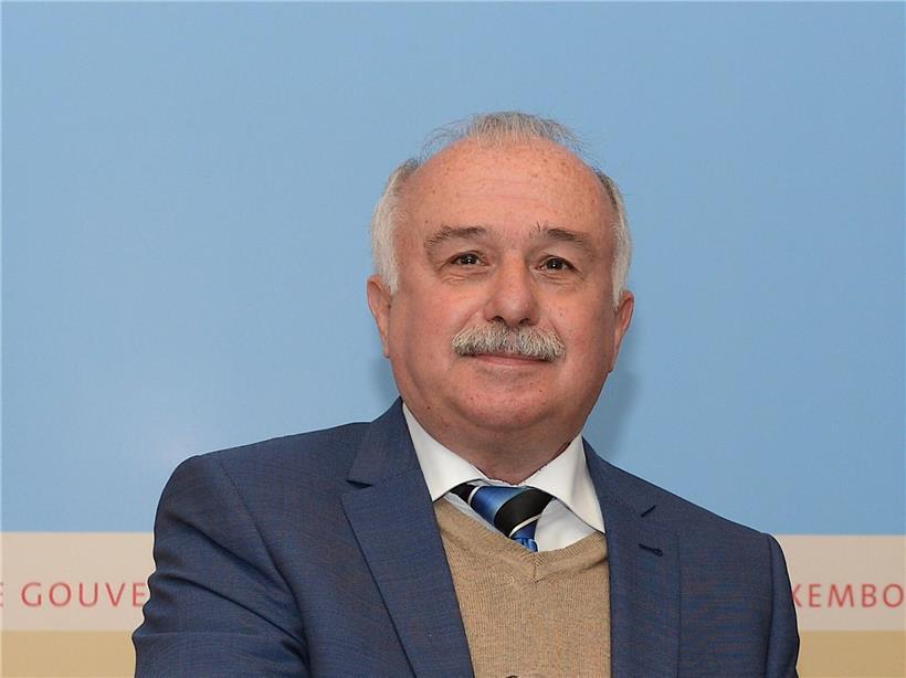 René Daubenfeld und ehemaliger Innenminister Dan Kersch im Gespräch bei öffentlicher Veranstaltung