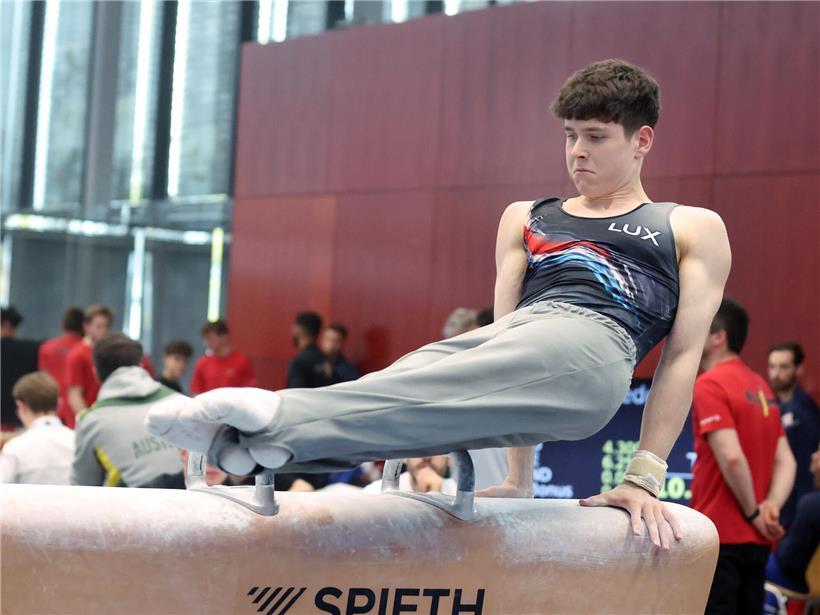 Ronan Foley sammelt wertvolle Erfahrung beim LuxOpen Tennisturnier auf dem Platz