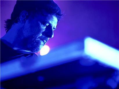 Sacha Hanlet überschreitet mit seinem Projekt Them Lights musikalische und visuelle Grenzen