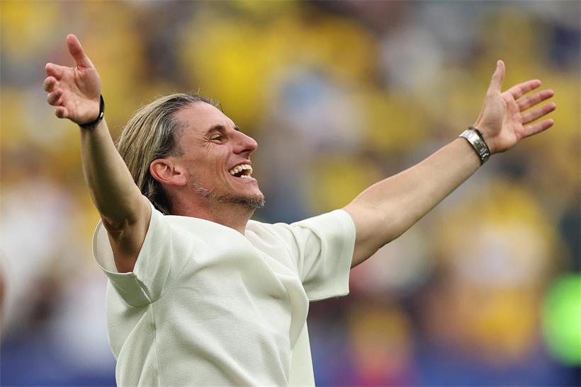 Sebastian Beccacece zeigt leidenschaftliche Emotionen als Fußballtrainer im Spiel gegen Deutschland