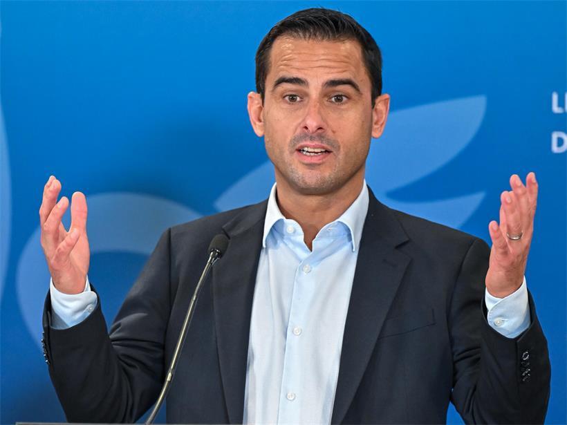 Sein Ministerium war beim dritten Aktionsplan für die Umsetzung der UN-Behindertenrechtskonvention federführend: Am Montag wird Familienminister Max Hahn mehr als nur ein Schulterzucken bereit haben.