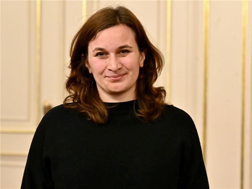 Linda Gaasch von der Grünen Partei spricht seit 2019 am Knuedler in Luxemburg bei einer öffentlichen Veranstaltung