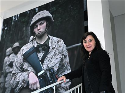 Sie fotografiert Menschen im Krieg und Konfliktregionen, darunter Frauen: die Fotojournalistin Lynsey Addario war zur Vernissage ihrer Soloausstellung „Women in War“ in Luxemburg zu Besuch