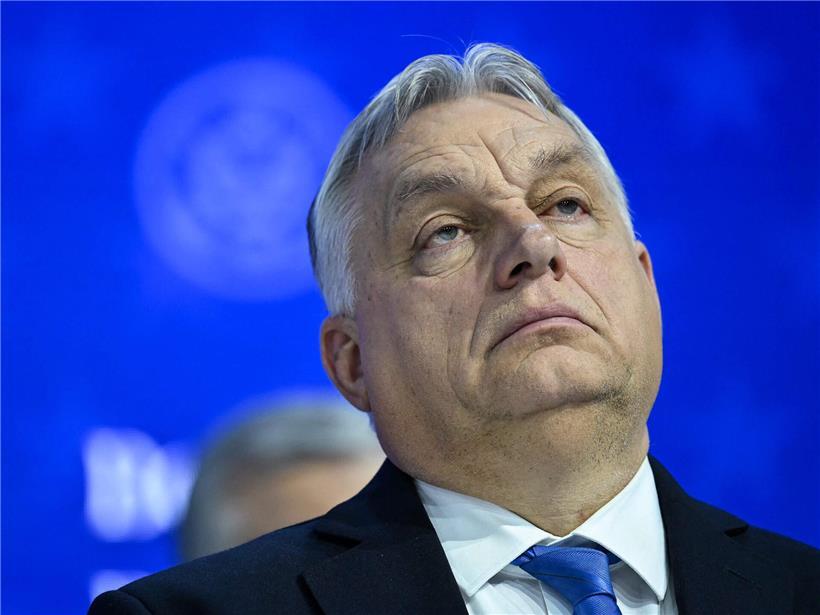 Viktor Orban bei Rede, ungarischer Regierungschef und zentrale Figur im globalen illiberalen Netzwerk vor Parlamentswahl 2024