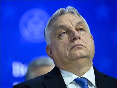 Viktor Orban bei Rede, ungarischer Regierungschef und zentrale Figur im globalen illiberalen Netzwerk vor Parlamentswahl 2024