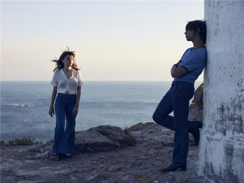 Spielen die Eltern, die an Aids verstarben: Mitch Martín (r.) und Llúcia Garcia (l.) in „Romería“