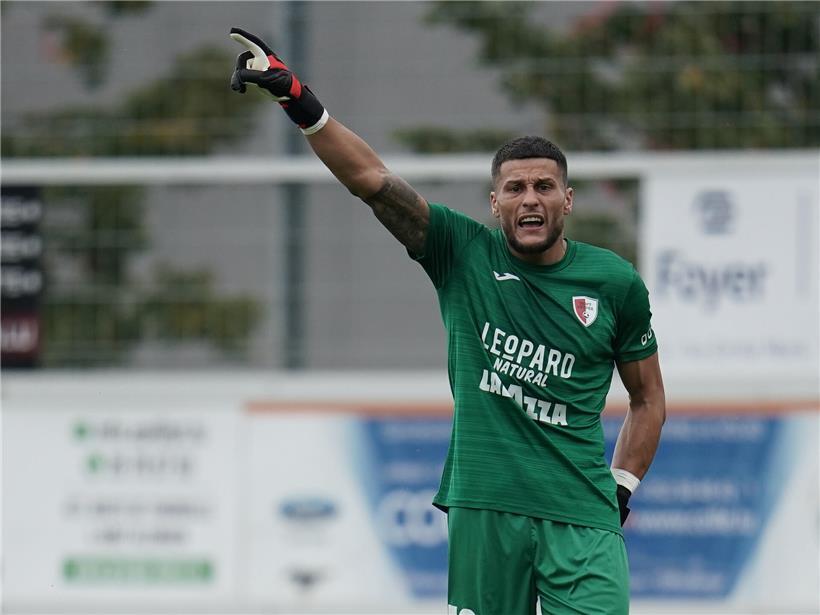 Portrait von Geordan Dupire, stark und entschlossen, als Symbol für Rückhalt und Unterstützung im Team.