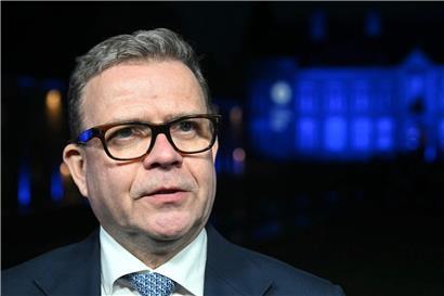 Finnischer Ministerpräsident Petteri Orpo bei Debatte über Diskriminierungspolitik in Finnland