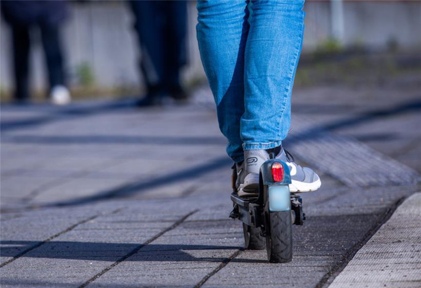 Stellen E-Scooter eine bislang unterschätzte Gefahr im Verkehr dar?
