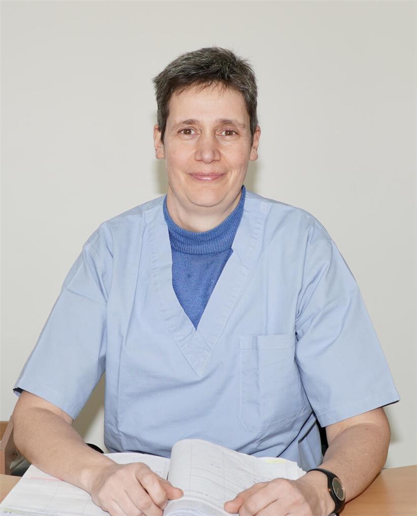 Tierärztin Dr. Simone Mousel erklärt, dass etwa 90 % des Serotonins im Darm produziert werden, Gesundheitswissen Darm