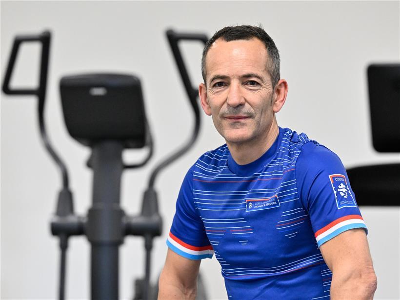 Trainer Paulo Gonçalves zeigt Zuversicht und Motivation für die erfolgreiche Bewältigung der Challenge.