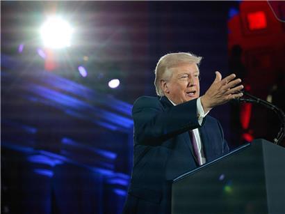 US-Präsident Donald Trump spricht beim jährlichen Spendengala-Dinner des National Republican Congressional Committee