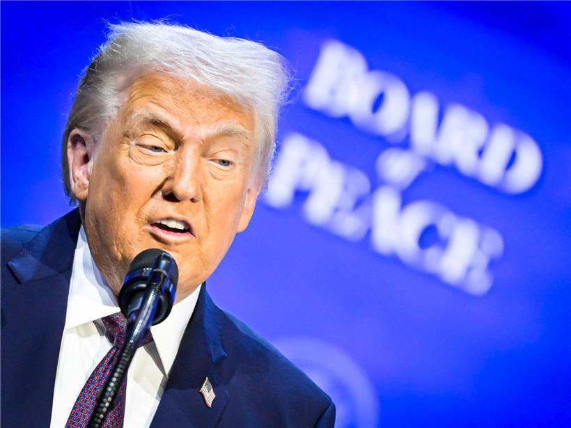 US-Präsident Donald Trump spricht beim 56. Jahrestreffen des Weltwirtschaftsforums vor dem Board of Peace