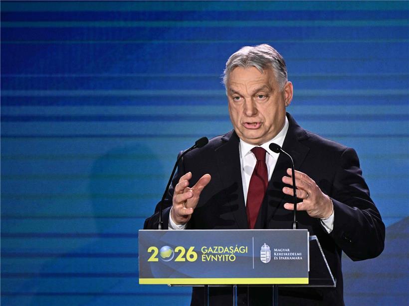 Viktor Orbán spricht bei politischer Rede, kritisiert Ukraine, versucht Wählerstimmen in Ungarn zurückzugewinnen