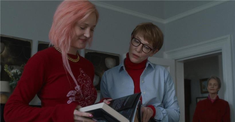 Vicky Krieps als Influencerin Lilith und Cate Blanchett als Vorzeigetochter Timothea im Film „Father Mother Sister Brother“
