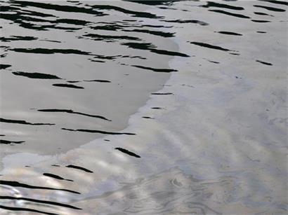 Unweit von Trier sind mehr als 100 Liter Diesel in die Mosel gelaufen