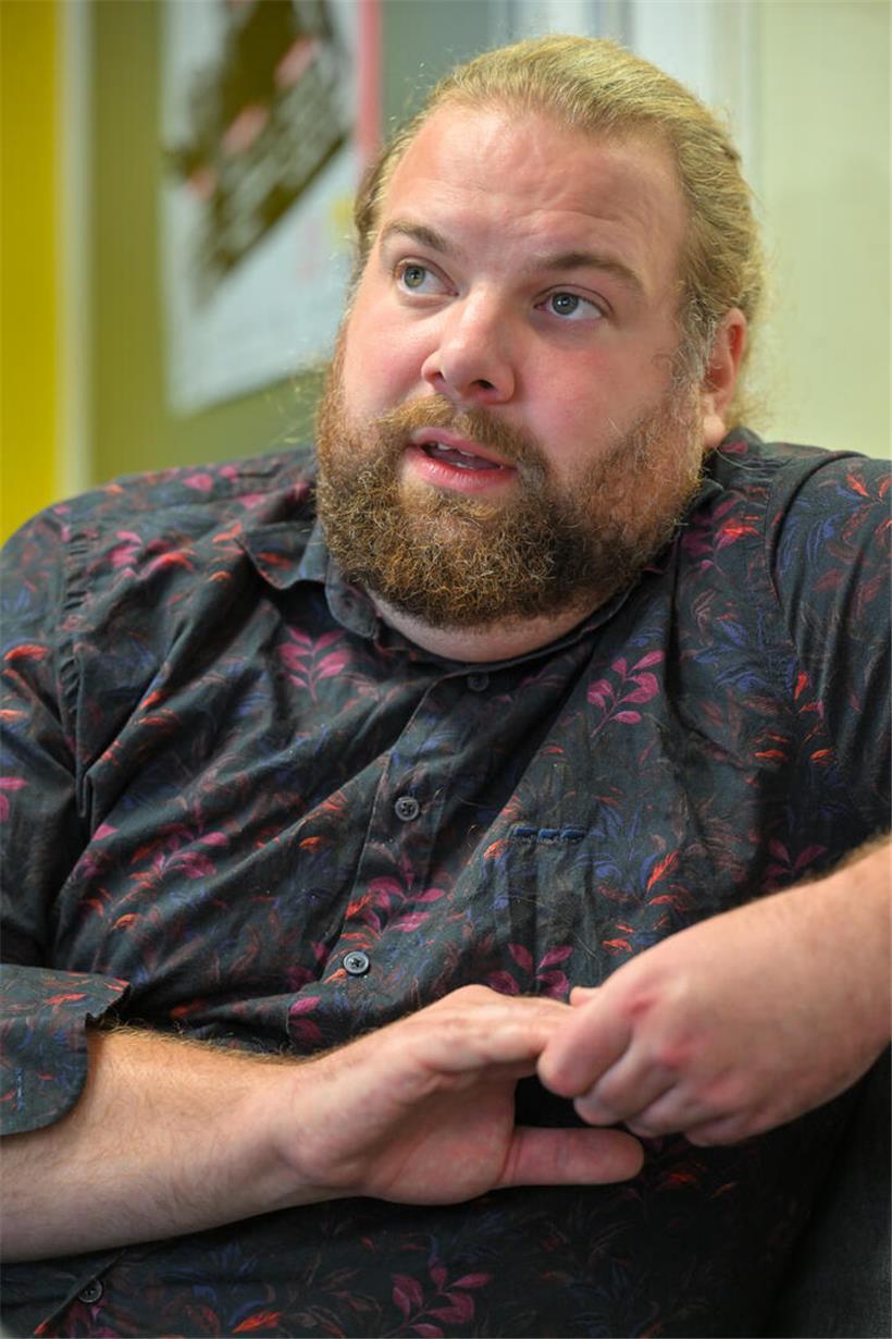 Aspro und „Theater Federatioun“ einigen sich auf neue Mindesttarife in Luxemburg Sascha Dahm, Präsident der Theater Federatioun, spricht bei einer offiziellen Veranstaltung