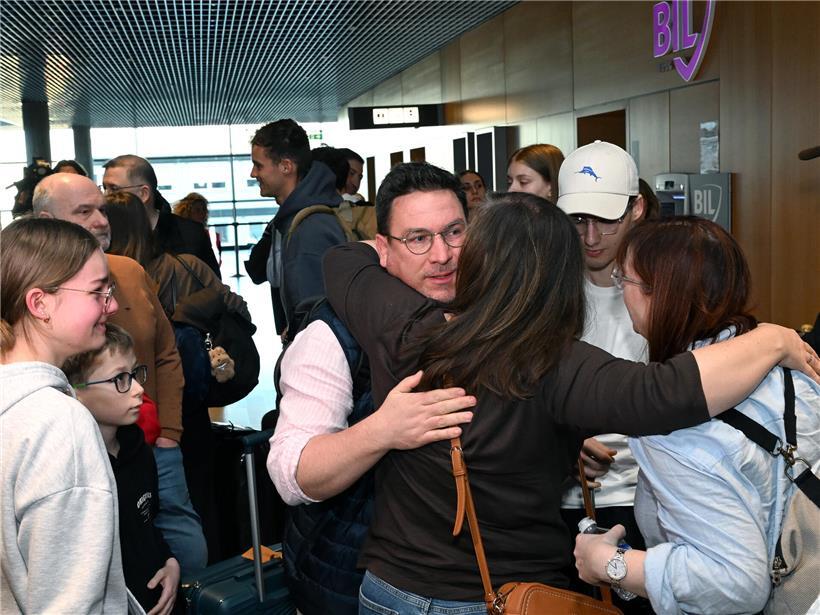 „Ich bin froh, wieder Luxemburger Boden unter den Füßen zu haben“ – Zwei Jets mit Evakuierten sind g