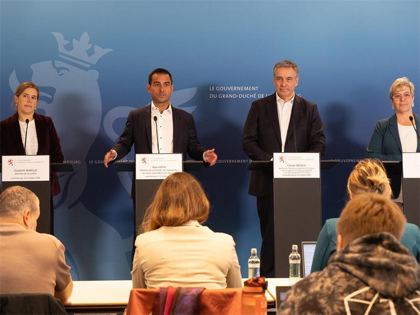 Vier Minister vertreten 20 Ministerien: Justizministerin Elisabeth Margue, Familienminister Max Hahn, Bildungs- und Wohnungsbauminister Claude Meisch und Gesundheitsministerin Martine Deprez stellten am Montagmorgen den neuen Aktionsplan vor