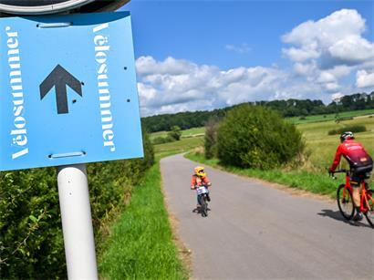 Radfahrer erkunden vier Wochen lang das Land auf speziell ausgeschilderten Fahrradstrecken für Entdecker