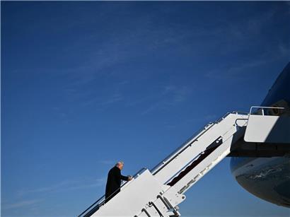 Donald Trump spricht vor dem Friedensrat, politische Diskussion zu Friedensinitiativen und Konfliktlösung